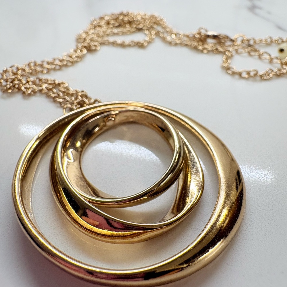 Vintage Avon Y2K Gold Triple Ring Sculptural Pendant Necklace 32” Modern